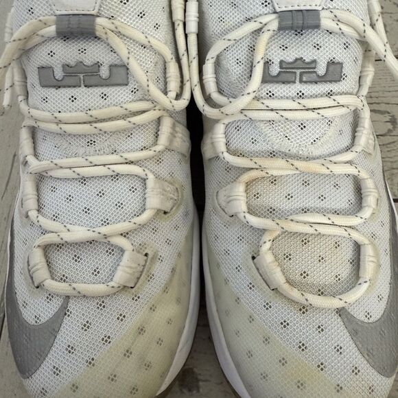 Nike LeBron James 13 Low Men's White & Gray Size US 13 Basketball Sneakers - Picture 3 of 9